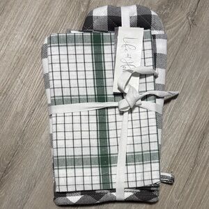 Life at Home Plaid Oven Mitt and Cloth Set
